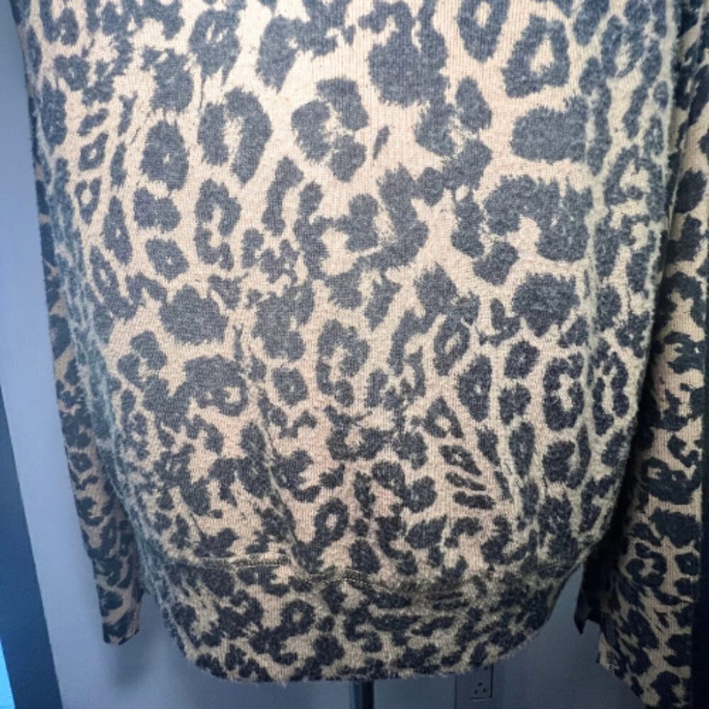 LNA Leopard Animal Print Raglan Brushed Knit Long Sleeve Top Size S - Picture 8 of 11